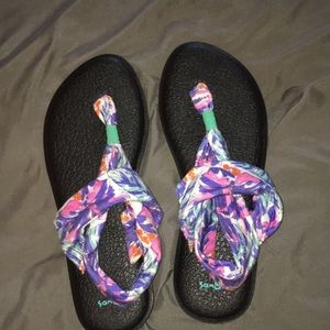 sanduk sandals